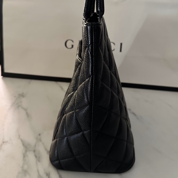 CHANEL Medallion Shoulder Bag Medium Black Leather Caviar Tote Quilted - Picture 5 of 14